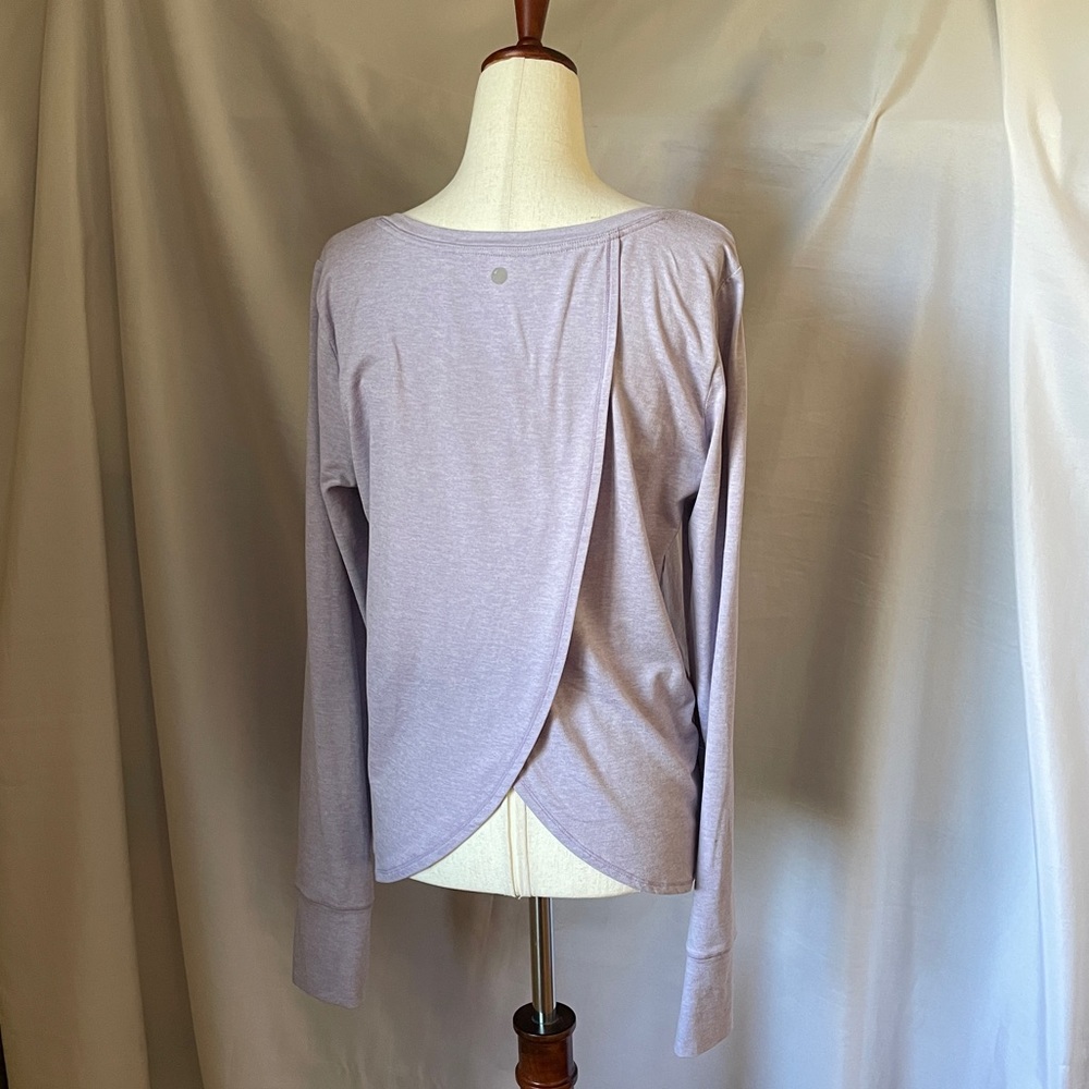 Open-back yoga top, size M